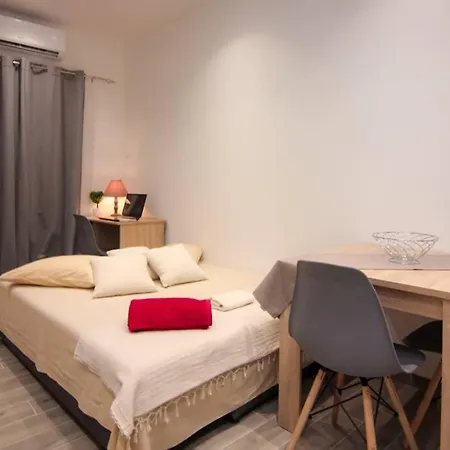 Modern Studio 1 @ Old Port! Appartement