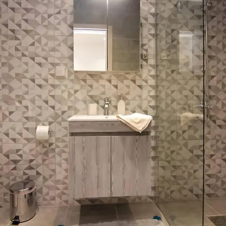 Modern Studio 1 @ Old Port! Apartment