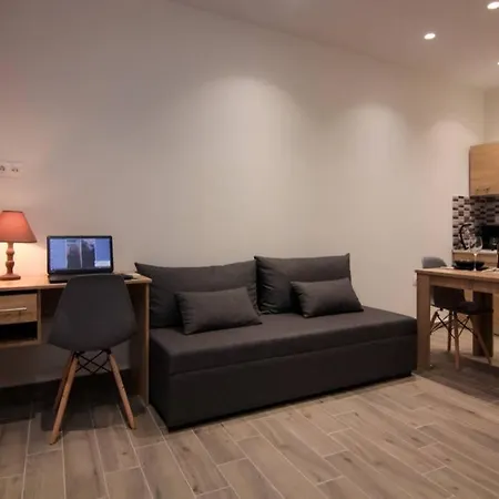 Apartment Modern Studio 1 @ Old Port!